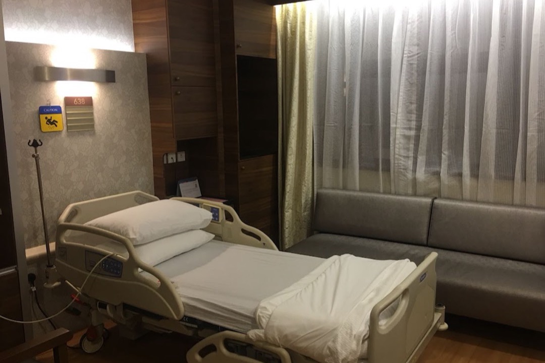 Best bed rails for elderly adults in 2026 — ASTM-certified bed canes, full-length guard rails, and stand-assist handles reviewed