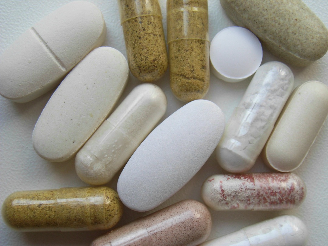 Best L-theanine supplements of 2026, physician-reviewed picks compared by dose per serving, branded Suntheanine form, cost per clinical dose, and third-party testing