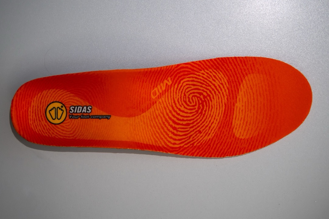 Best orthotic insoles for running, a sport running insole showing arch support and heel cup contouring